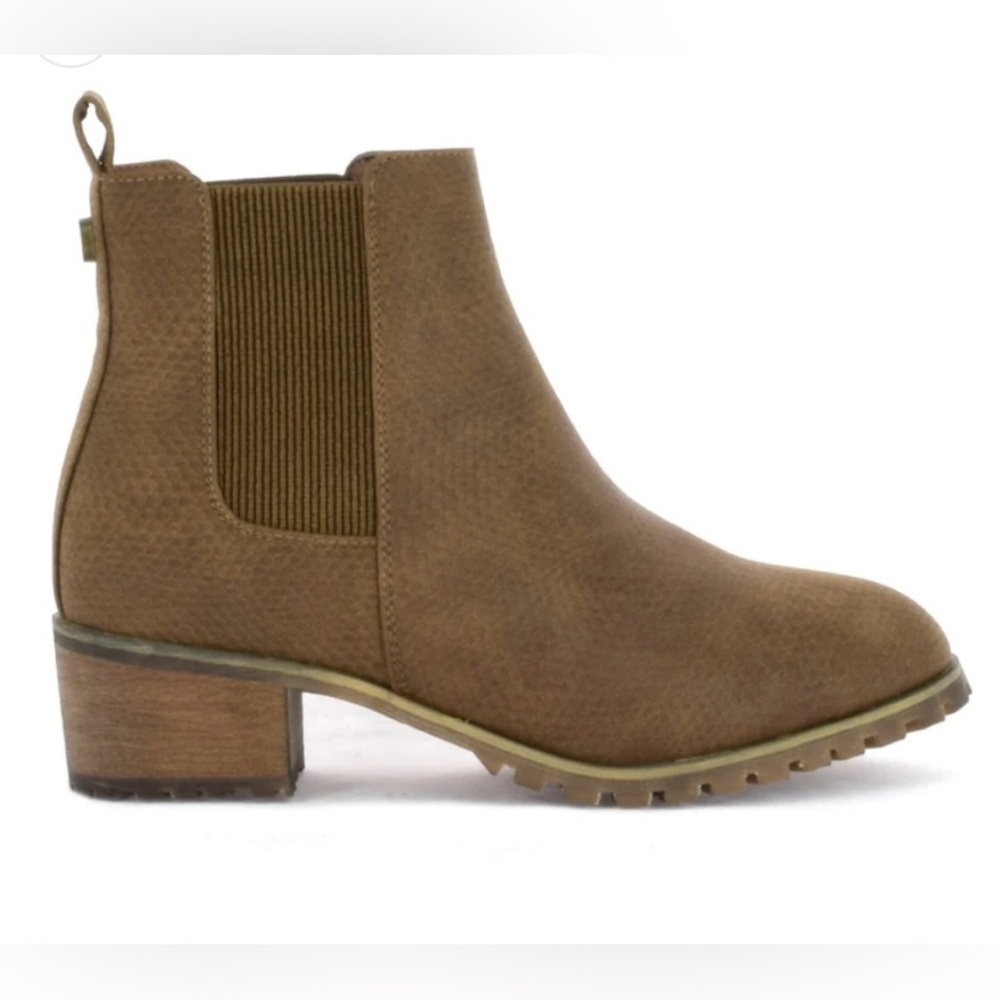 NWT Seven 7 Footwear Harper Oak Ankle Boots 8